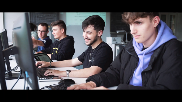 TG IT klicken Sie auf das Bild Technisches Gymnasium Profil Informationstechnik